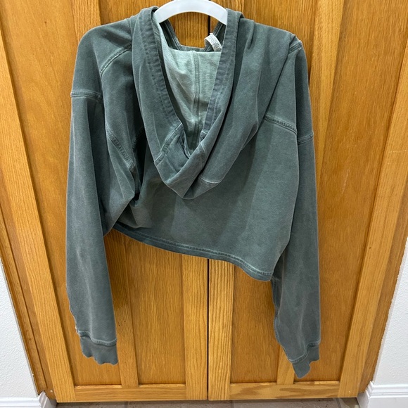 Lululemon cropped sweatshirt size 8 - Picture 4 of 4